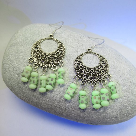 Uranium glass chandelier earrings - Picture 4 of 11